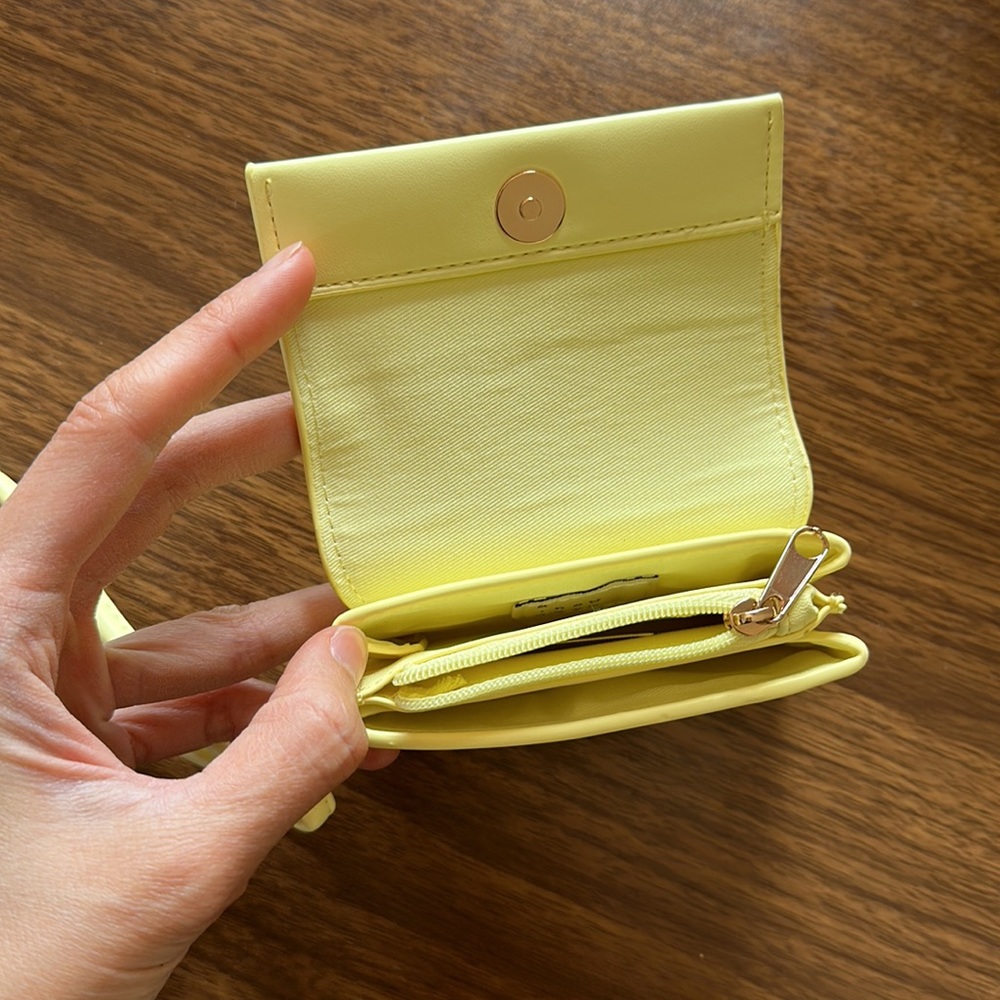 Mini wristlet wallet *NEW* - Picture 4 of 4